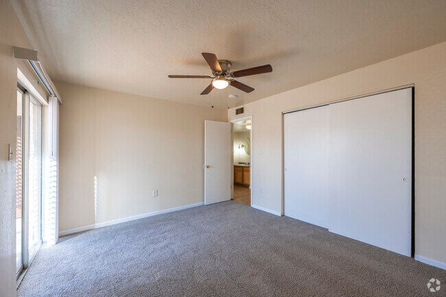 2BR, 1BA - 820SF - Primary Bedroom - Borderman's Reef