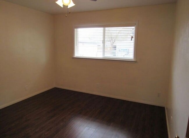 Building Photo - 1124 G St