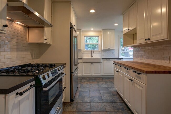 Building Photo - 2 Bed, 2 Bath Home in Historic Birchwood Neighborhood