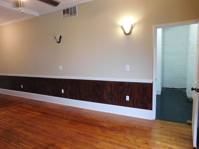 Building Photo - 216 Middle St