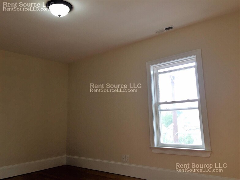 Building Photo - 24 Willard Ave