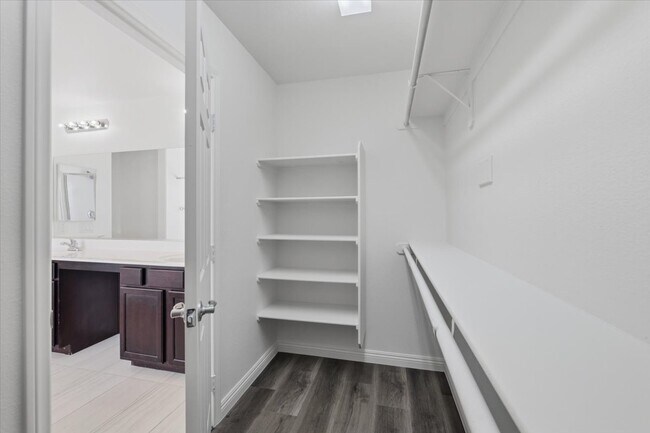 Building Photo - 752 Looking Bear Ct