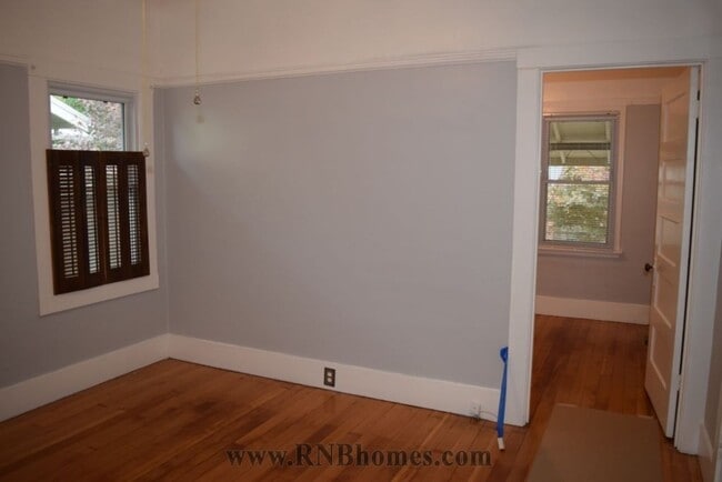 Building Photo - 1121 Dolores Way