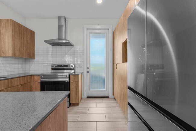 Building Photo - 409 Deer Path Lp