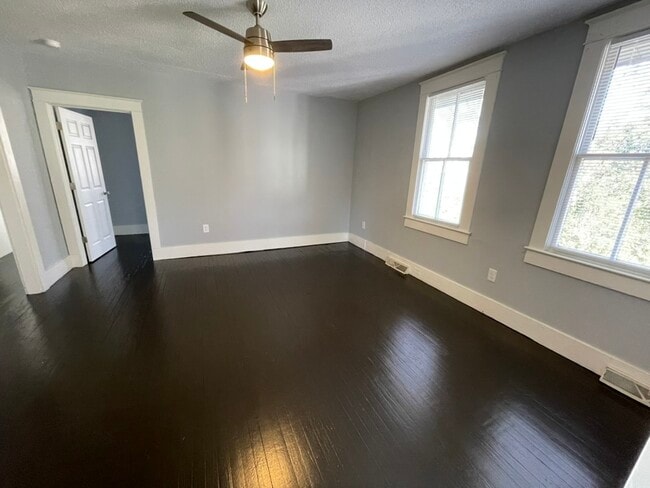 Building Photo - 2147 St James Dr