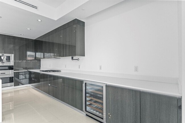 Building Photo - 3250 NE 188th St