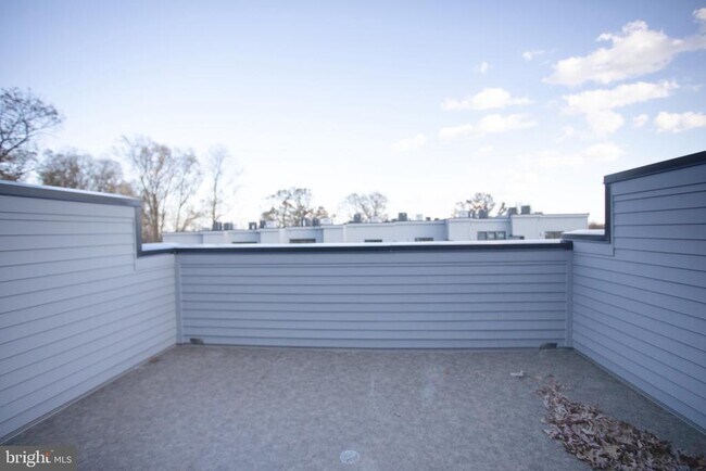 Building Photo - 2136 Tysons Ridgeline Rd