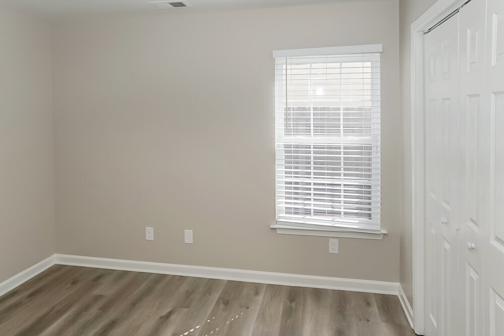 Building Photo - 550 Hill Crest Cir
