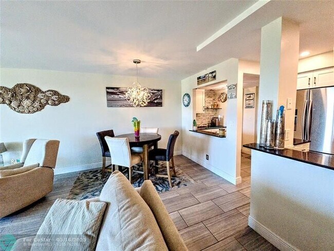 Building Photo - 1350 River Reach Dr
