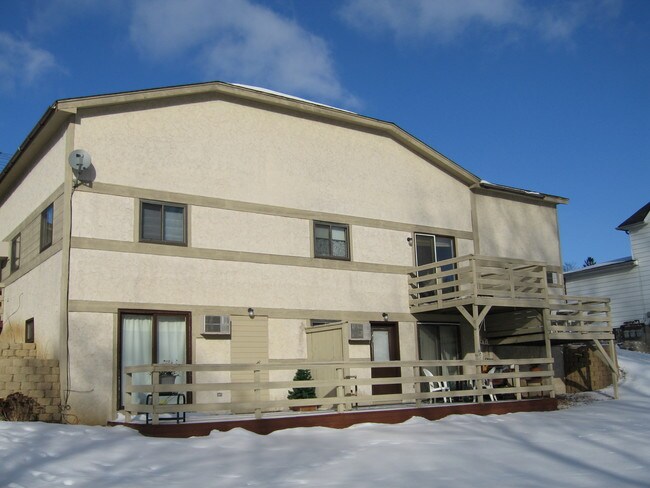 Building Photo - 533 3rd Ave SW