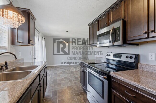 Building Photo - 312 Meadows Rd