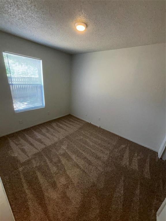 Building Photo - 2033 Redwing Way