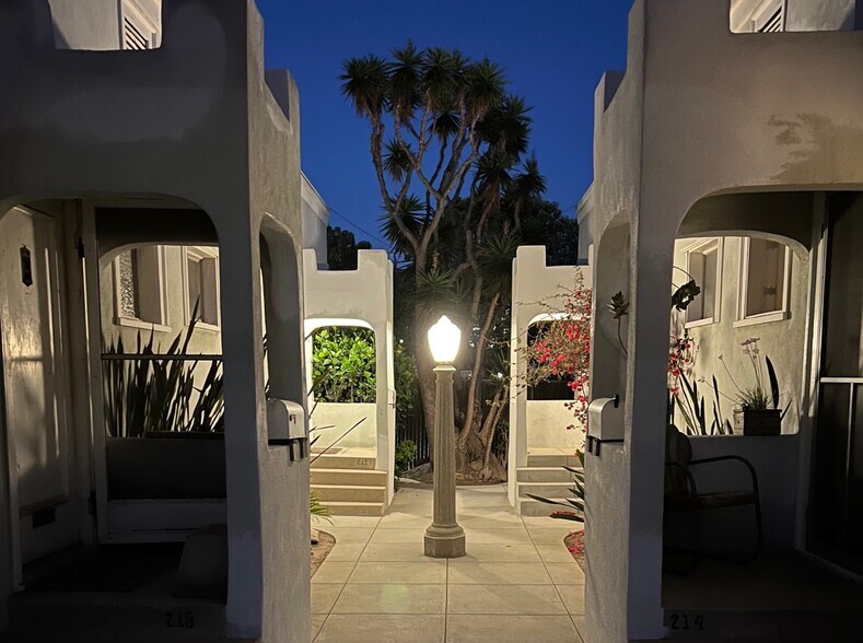 Building Photo - 218 Strand St