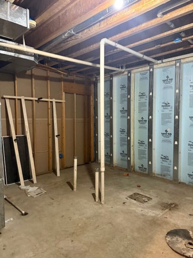Building Photo - 616 Wintergreen Dr