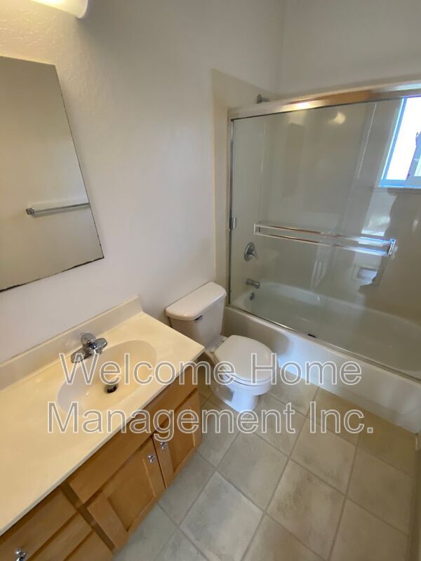 Building Photo - 1426 Henry St