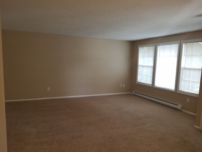 Building Photo - 1115 S Cherry St