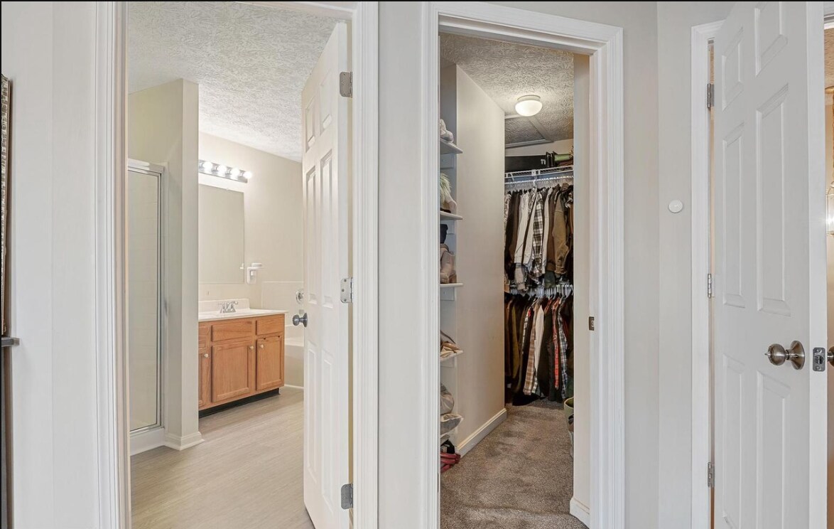 Building Photo - 10 Ironstone Ct