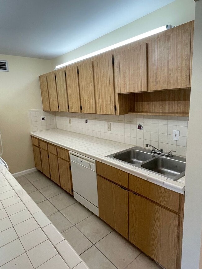 Building Photo - Special Move-In Offer: Get Half Off Your F...