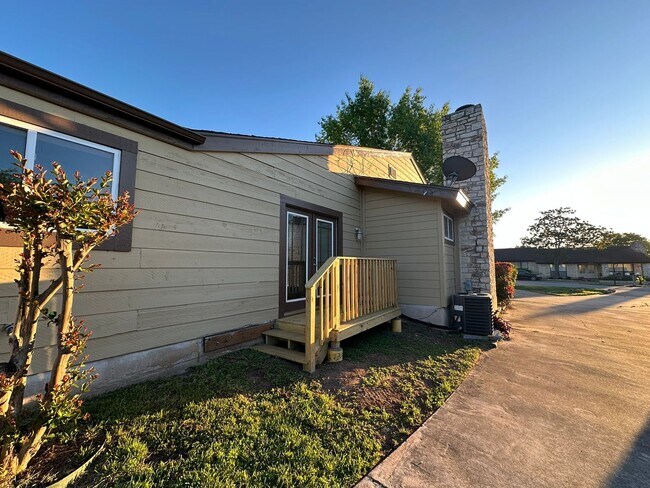 Building Photo - Ernest Properties 2 (295 Mooring Cir)