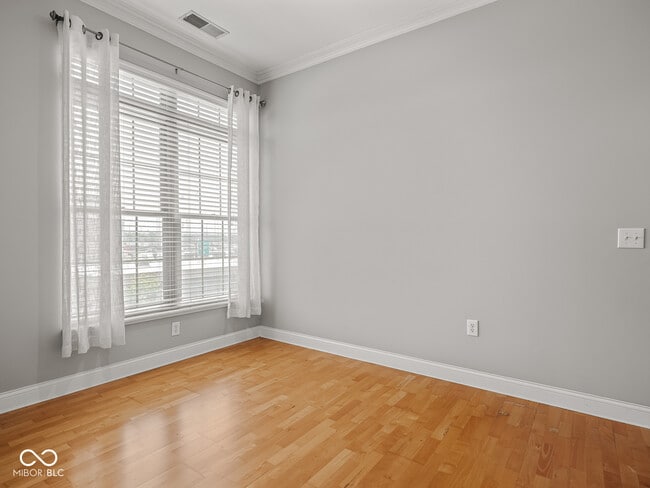 Building Photo - 450 E Ohio St