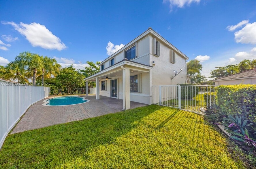 Building Photo - 1538 Tamarind Ct