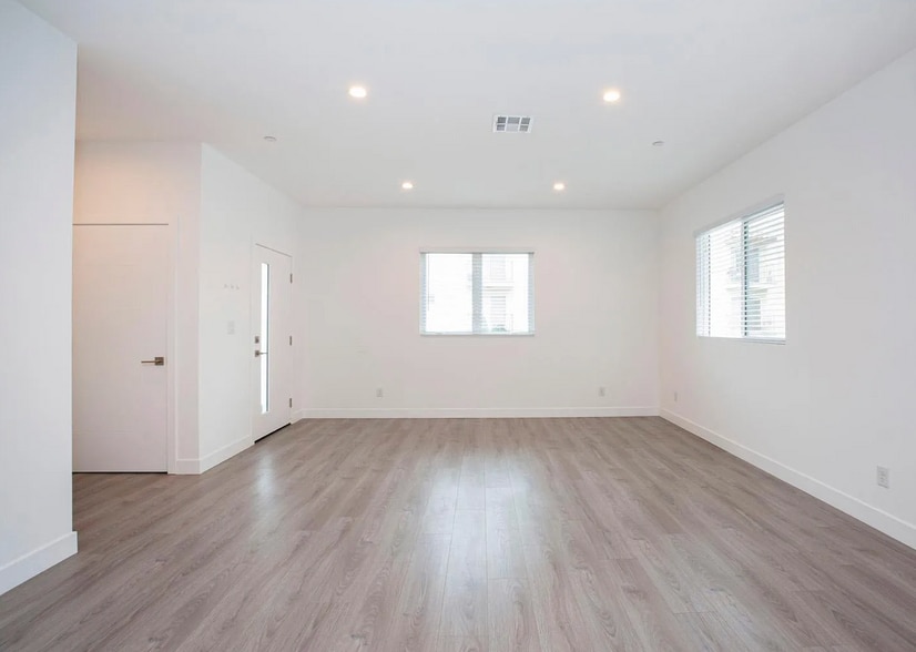 Building Photo - 5026 Cleon Ave