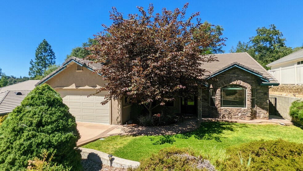 Building Photo - 1043 Diamante Robles Ct