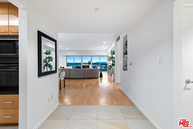 Building Photo - 13600 Marina Pointe Dr