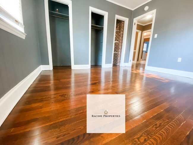 Building Photo - Cozy Two Bedroom Located Near Downtown Cli...