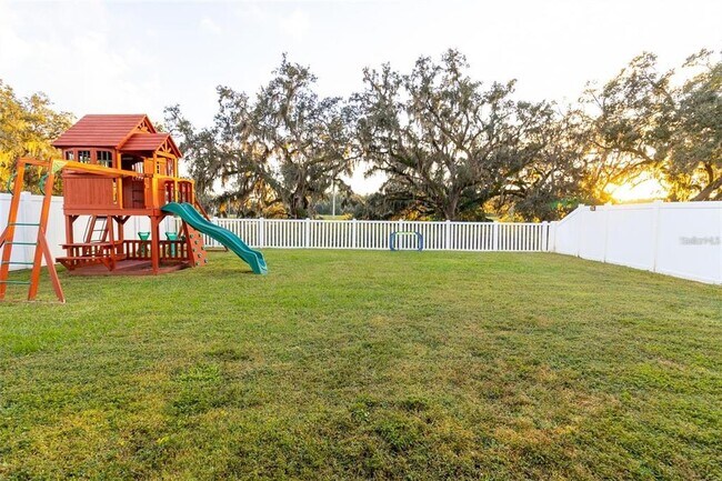 Building Photo - 35576 Eastbrook Ave