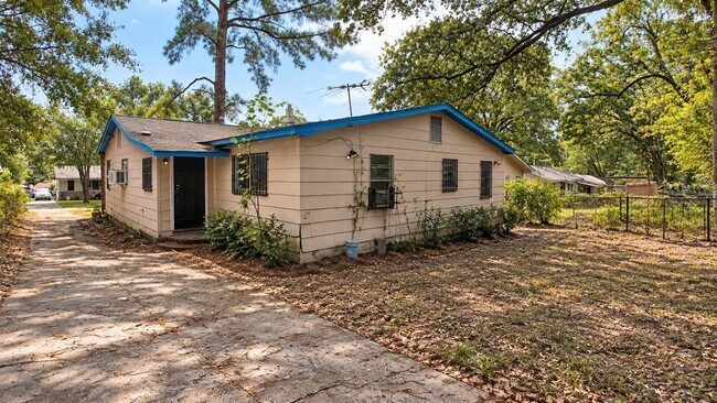 Building Photo - 1415 Geeston St