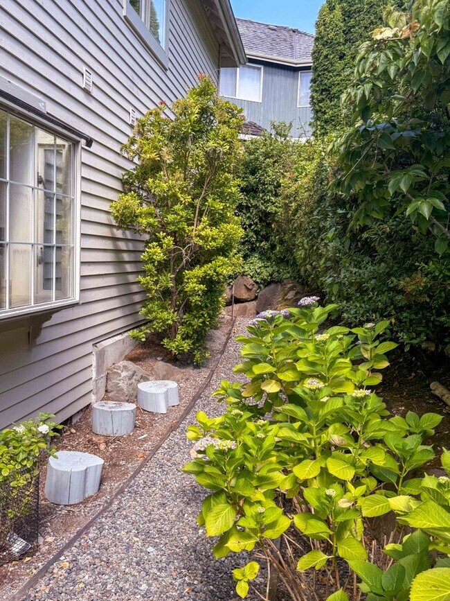 Building Photo - 4bd/3.25ba Seattle House