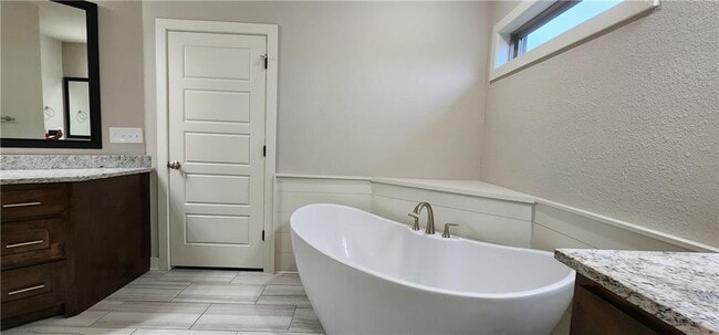 Building Photo - 3200 SW Hazelnut Ave