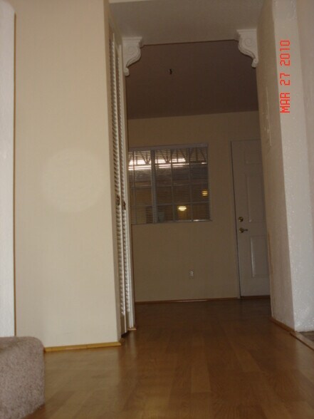 Building Photo - 1460 N Mansfield Ave