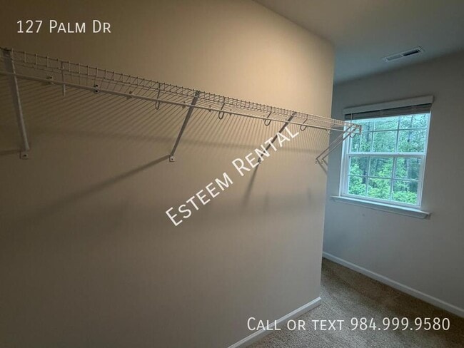 Building Photo - 127 Palm Dr