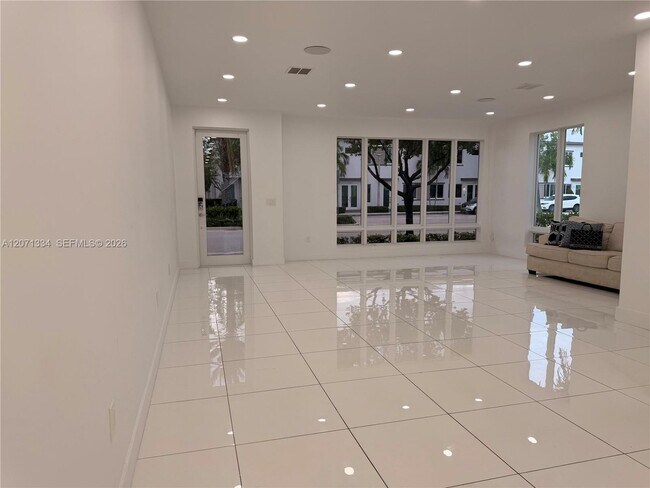 Building Photo - 10330 NW 66th St