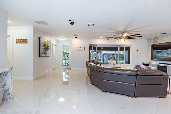 Building Photo - 1510 SE 14th Ct