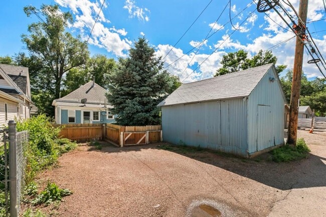 Building Photo - 2220 W Kiowa St