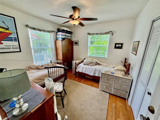 Building Photo - 544 San Lorenzo Ave