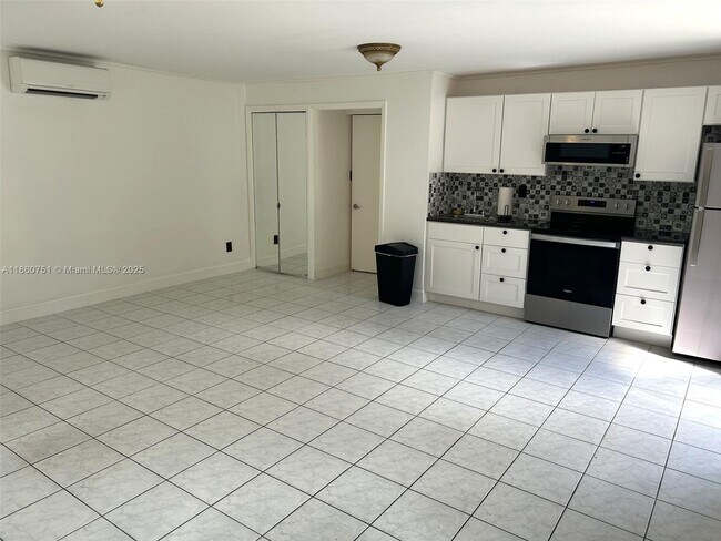 Building Photo - 262 NE 96th St