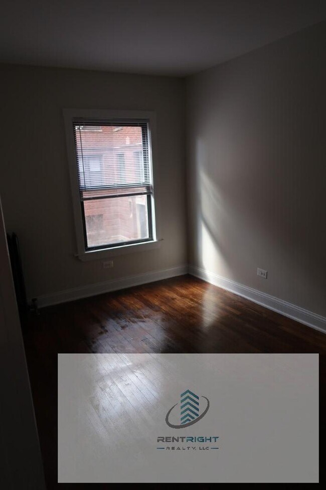Building Photo - 1 bedroom in CHICAGO IL 60626