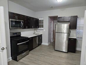 Building Photo - 3914 Ridgewood Ave