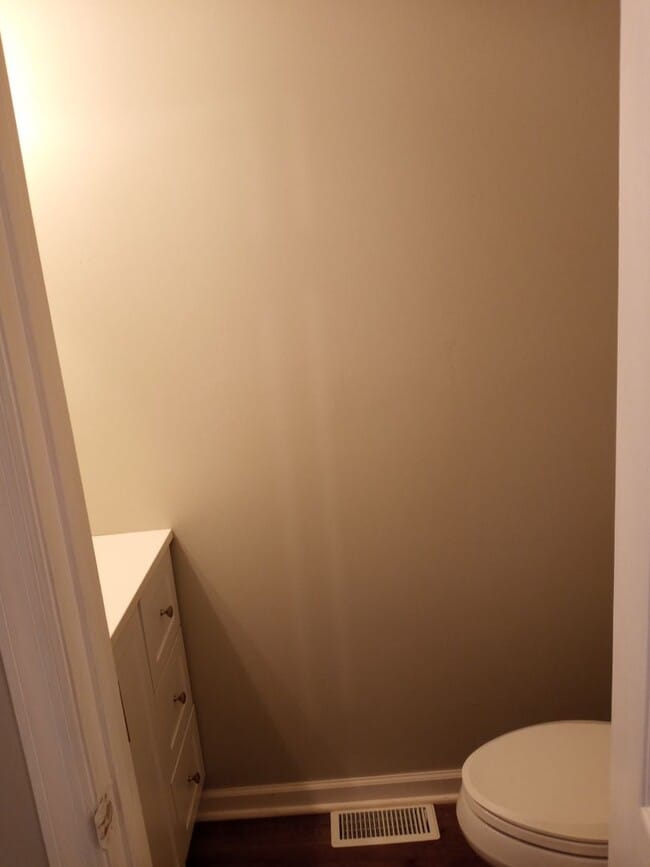 Building Photo - 2 bed 1.5 bath condo for rent