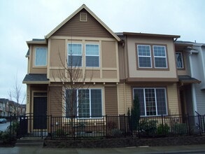 Building Photo - 1652 NW Shadow Hills Lane ~ Excellent Beth...