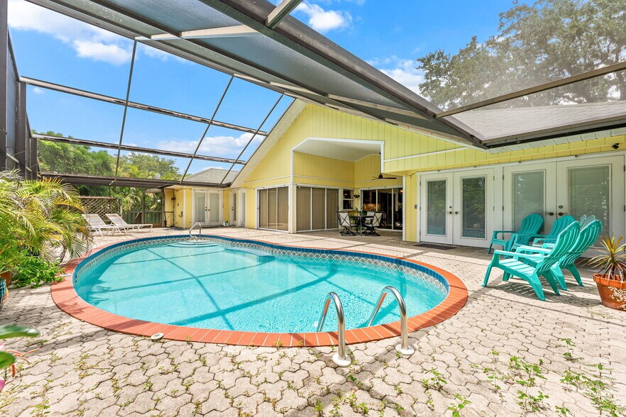 Building Photo - 10370 Main Dr