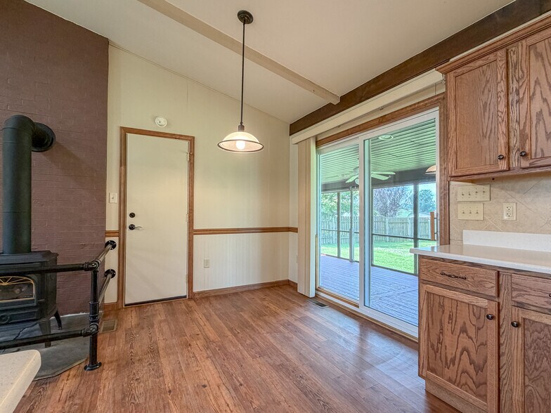 Building Photo - 60 Glenbrook Rd