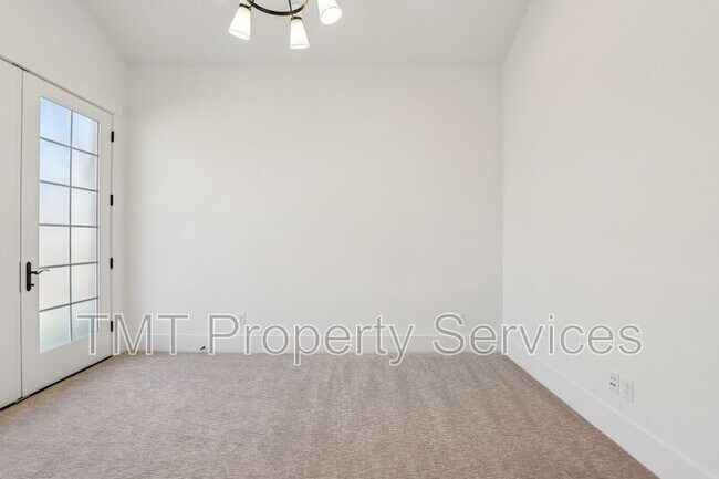 Building Photo - 1007 Bridger Dr