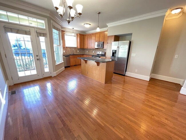 Building Photo - Charming 3br - 3ba in Davis Park, perfect ...