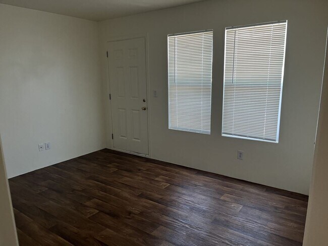 Building Photo - 5303 E Twain Ave