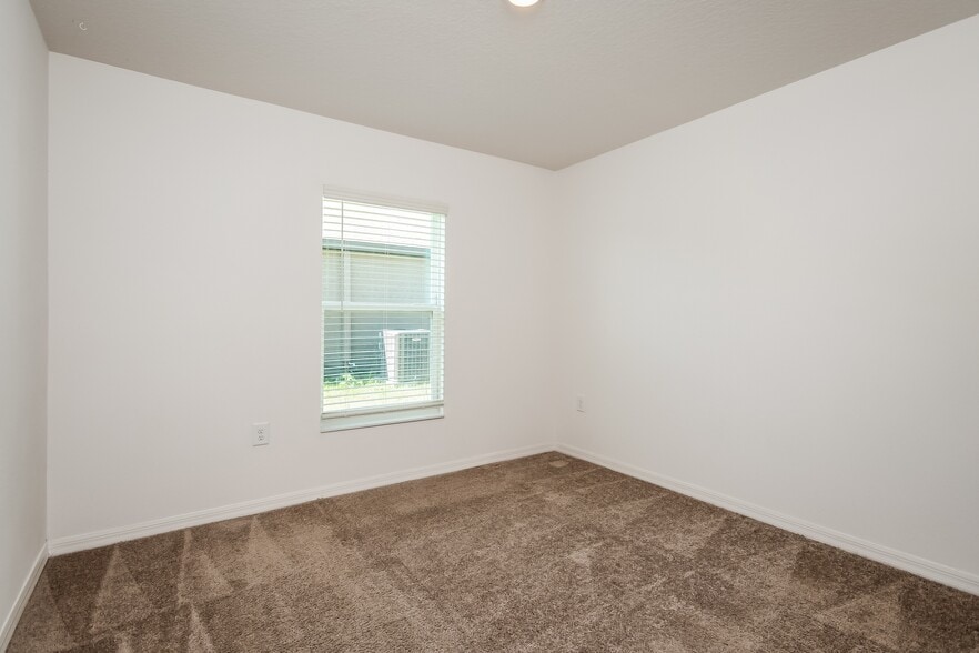 Building Photo - 1635 Swan Lake Cir